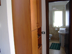 disimpegno - vista camera da letto e bagno