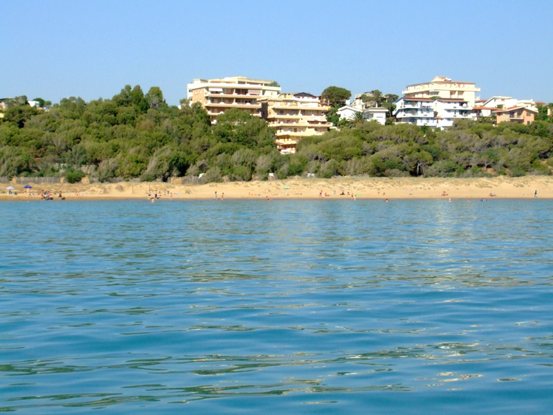 il palazzo visto dal mare